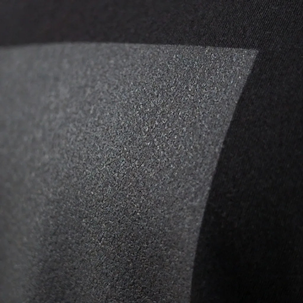 Detail eines bedruckten Schwerlast-Shirts